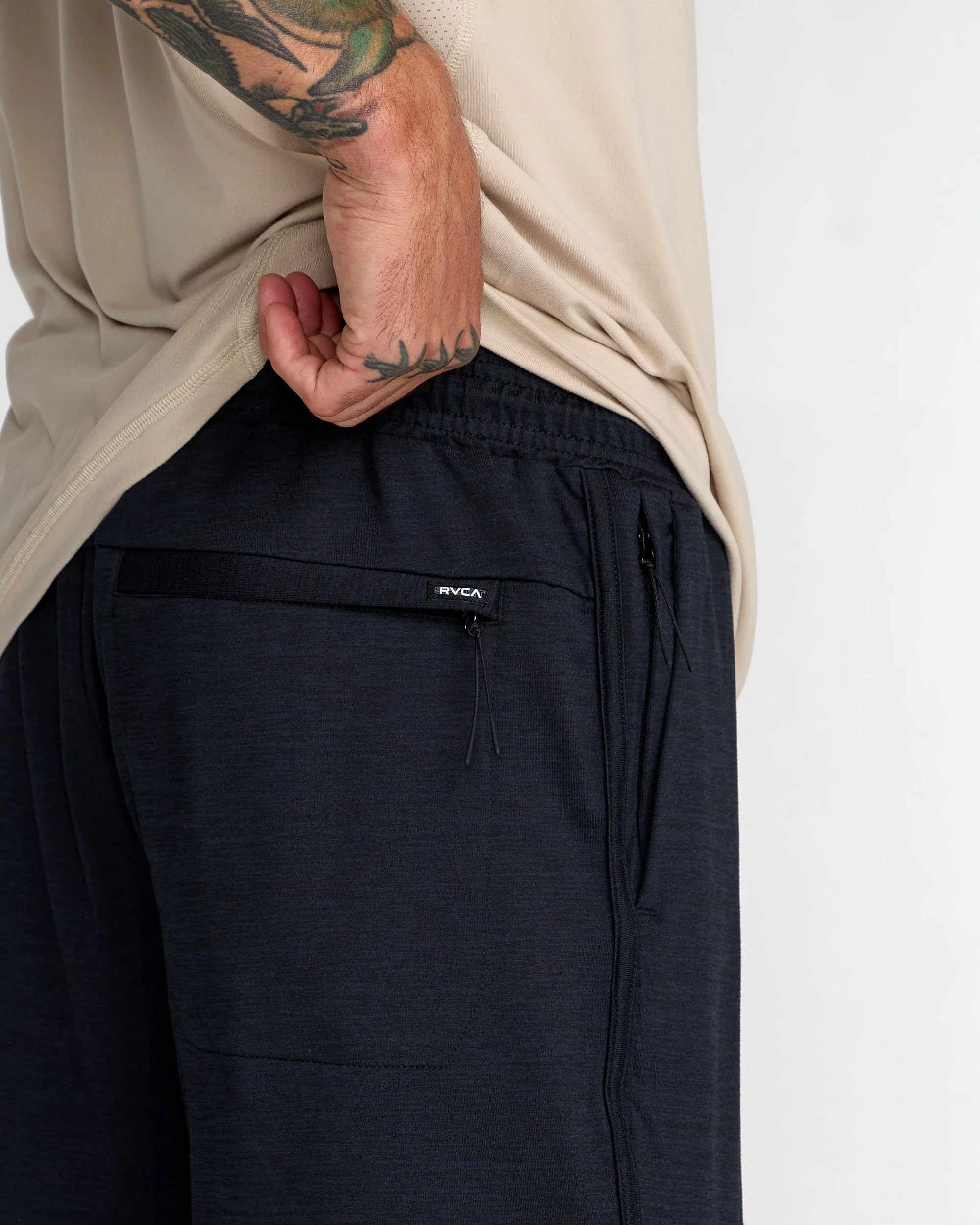 Yogger Recover 17" Short - Image 4